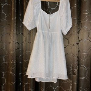 Size L white dress very cute perfect condition